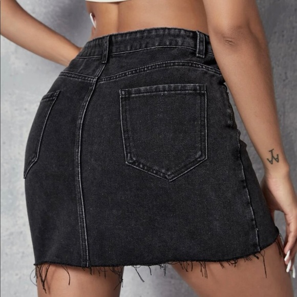 High Waisted Raw Hem Denim Skirt - Picture 2 of 2